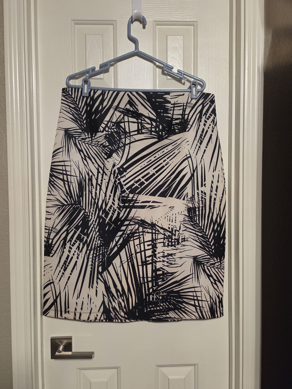 dressbarn Black and Cream Palm-Print Pencil Skirt